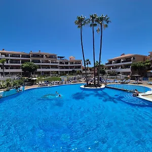 https://spacious-apartment-with-private-garden-in-tenerife-south.adeje-hotels.com